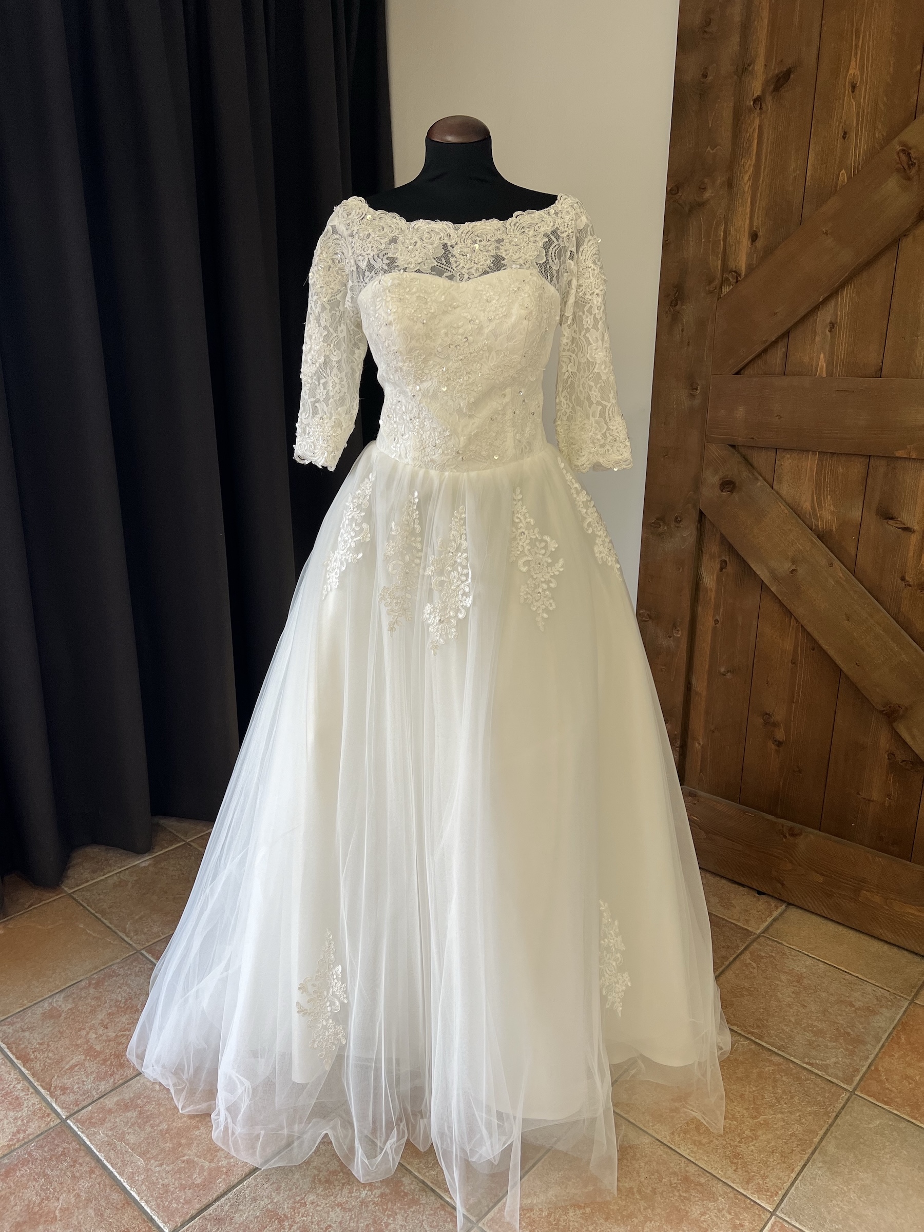 Outlet 03 A-Lijn trouwjurk voor