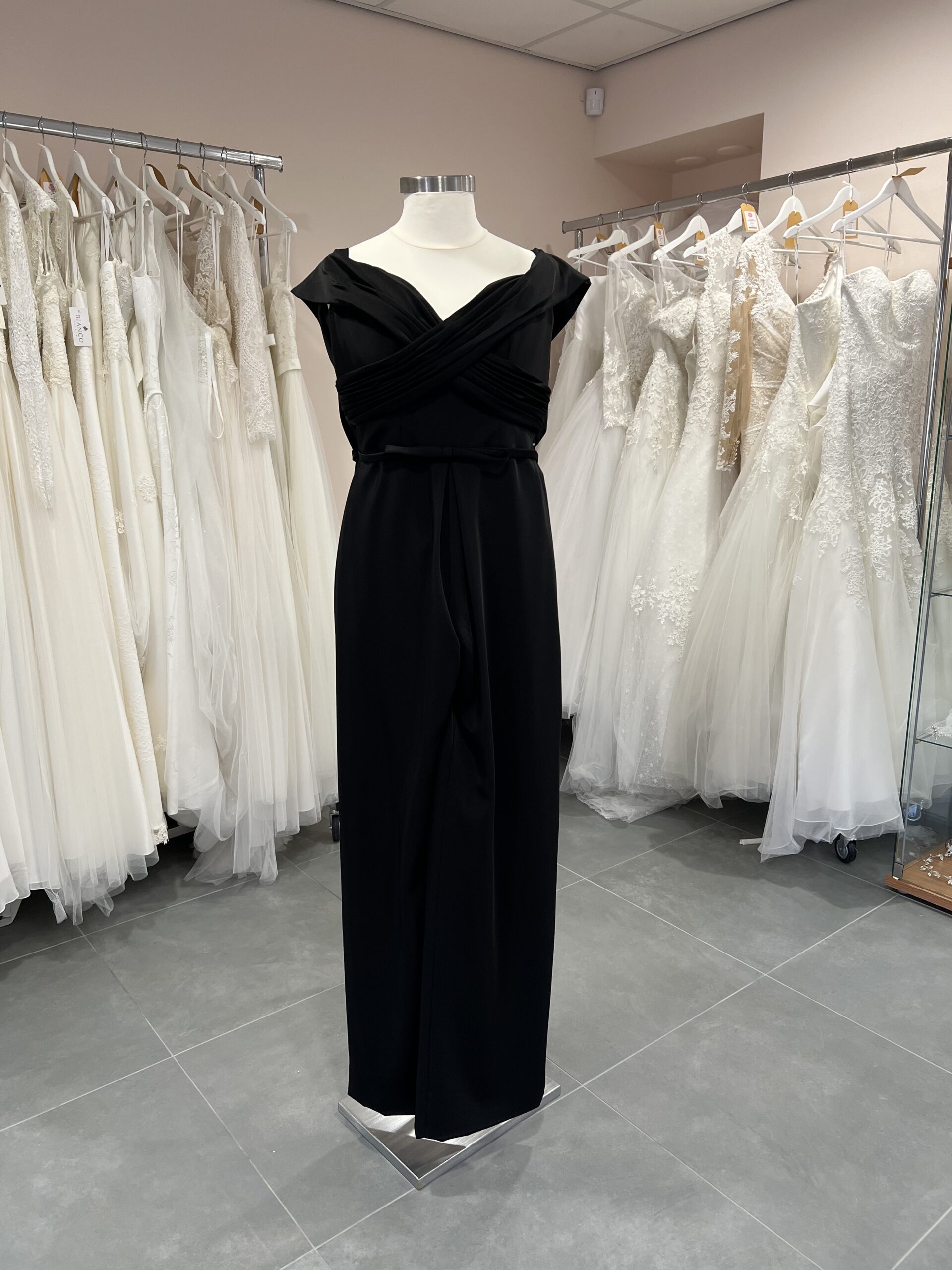 Allure Bridals F250 Zwart voor