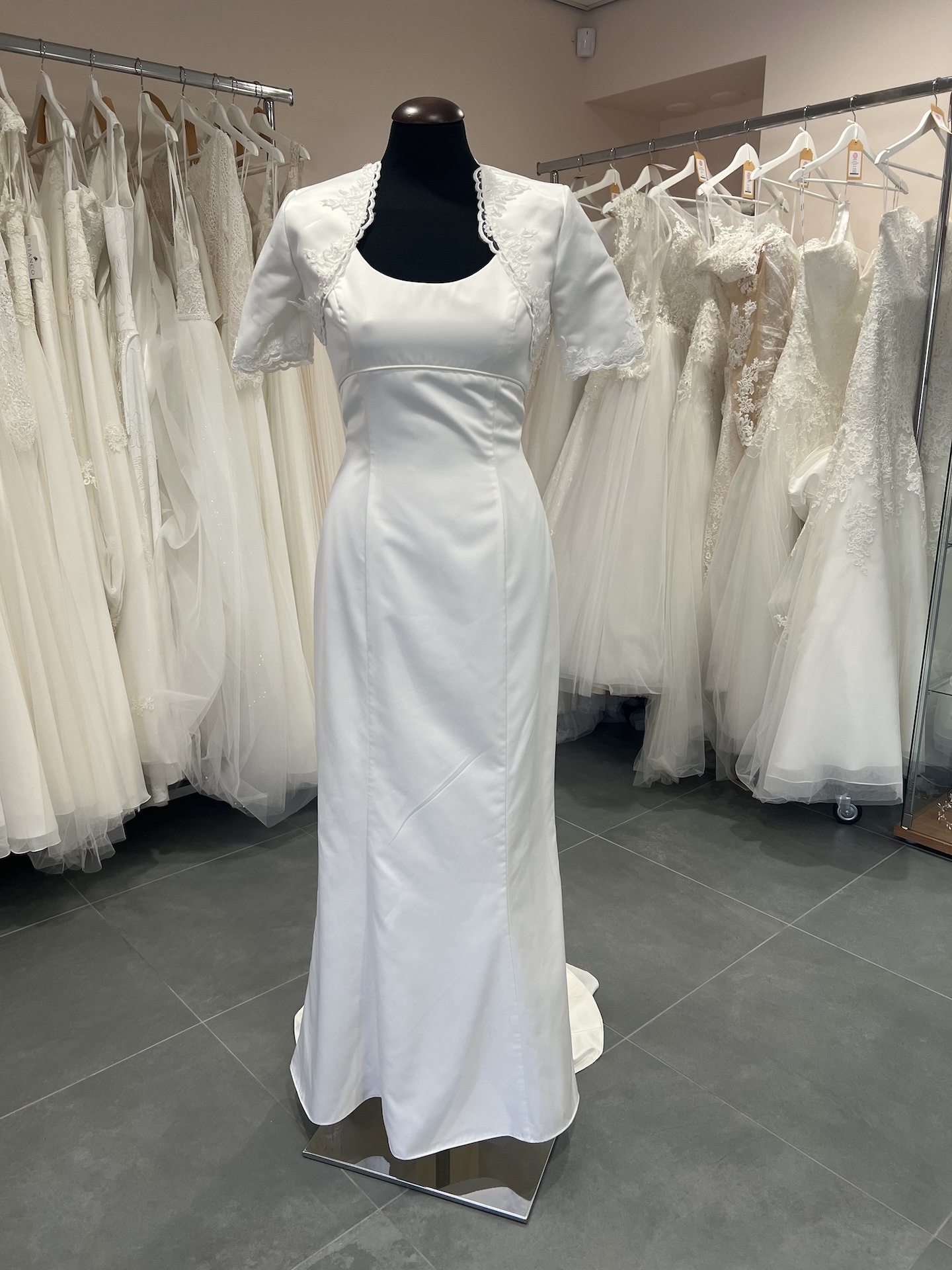 Ian Stuard Fit and flare trouwjurk S75 voor met bolero